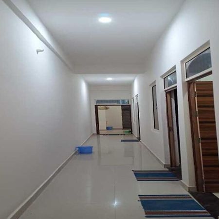 Geeta Dham Hotel วรินดาวัน ภายนอก รูปภาพ
