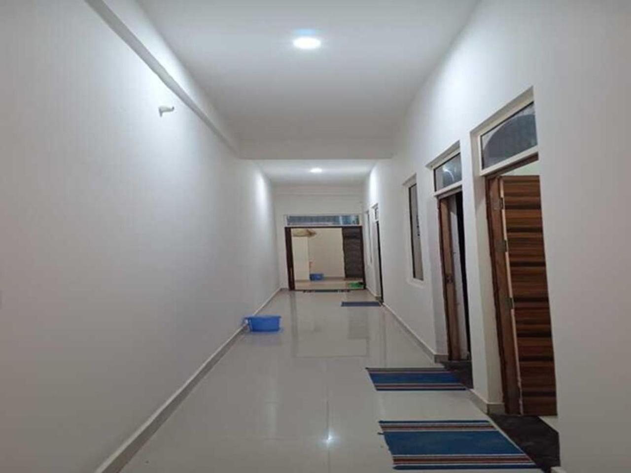 Geeta Dham Hotel วรินดาวัน ภายนอก รูปภาพ