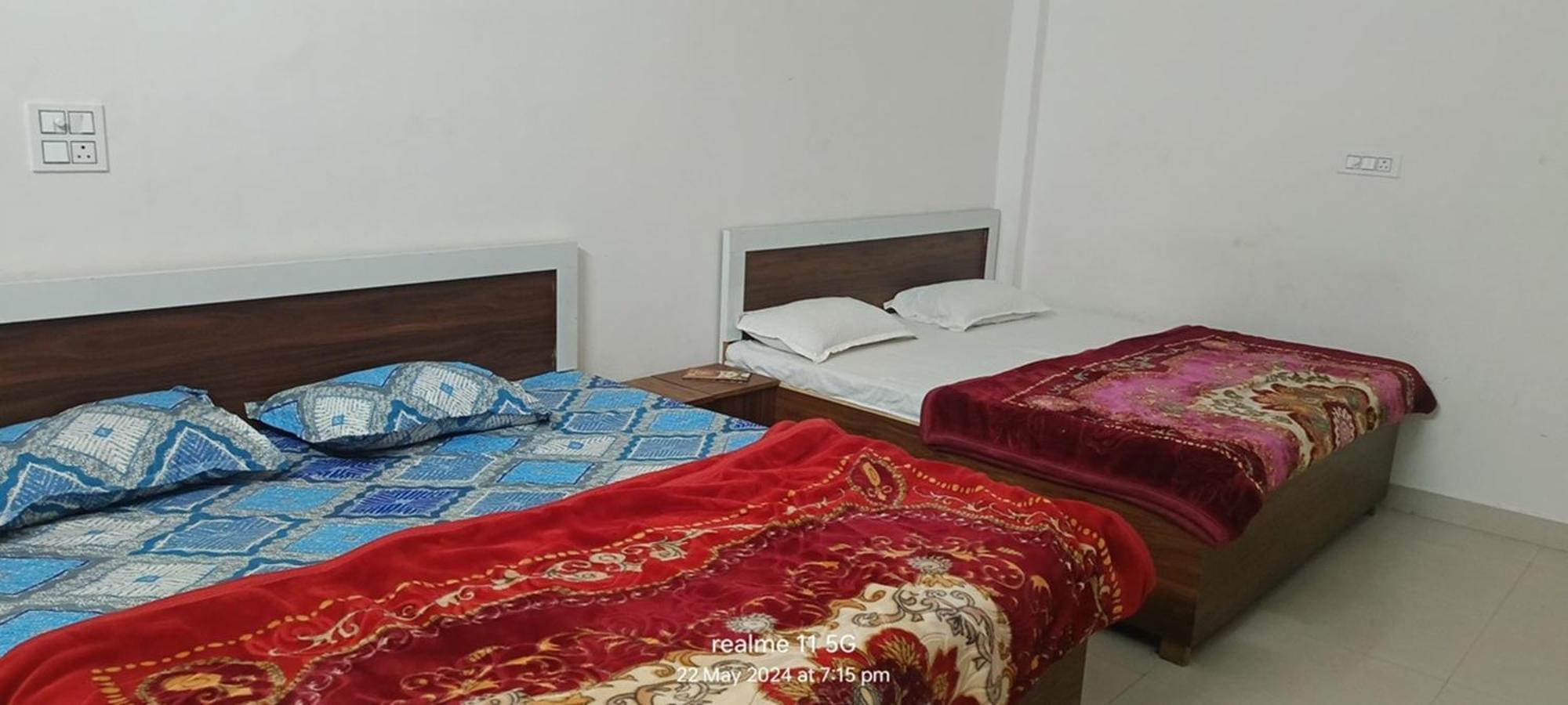 Geeta Dham Hotel วรินดาวัน ภายนอก รูปภาพ